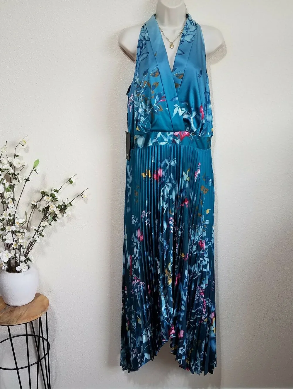 WHBM Sleeveless Shawl Neck Pleated Midi Dress - Picture 3 of 11